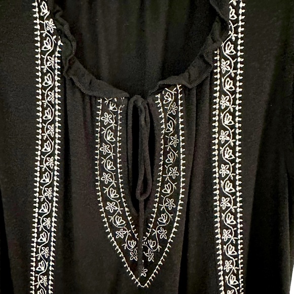 Time and Tru Embroidered Boho Black White Tie Front Top Size L - Picture 10 of 13